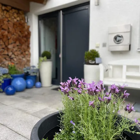 アパート 1 Privat-schlafzimmer, Eigenes Bad Im Architektenhaus 2 Min A8 Ruhig, Terrasse - Modern