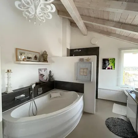 1 Privat-schlafzimmer, Eigenes Bad Im Architektenhaus 2 Min A8 Ruhig, Terrasse - Modern イルシェンベルク