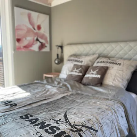 1 Privat-schlafzimmer, Eigenes Bad Im Architektenhaus 2 Min A8 Ruhig, Terrasse - Modern